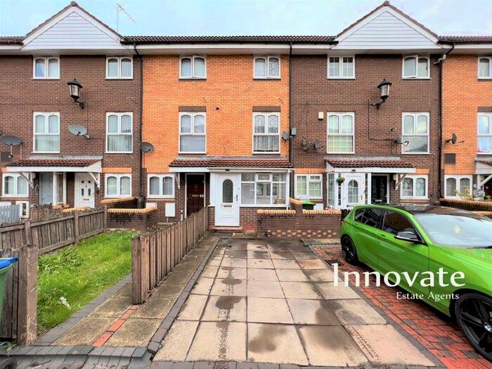 4 Bedroom Town House To Rent In Pine Avenue, Smethwick, B66