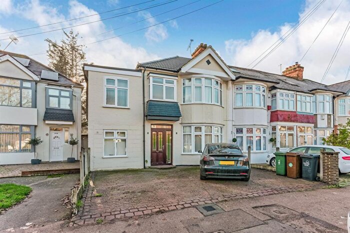 5 Bedroom End Terrace House For Sale In Coningsby Gardens, Chingford, E4