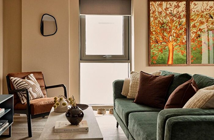 2 Bedroom Apartment To Rent In Inkwell Place, Birmingham, B16