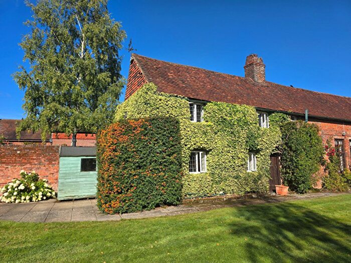 2 Bedroom Cottage To Rent In High Street, Redhill, RH1