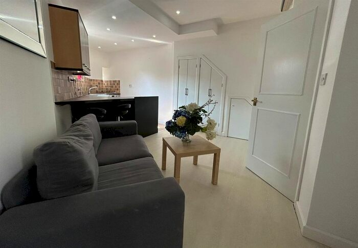 1 Bedroom Flat To Rent In Roath Court Place, Roath, Cardiff, CF24