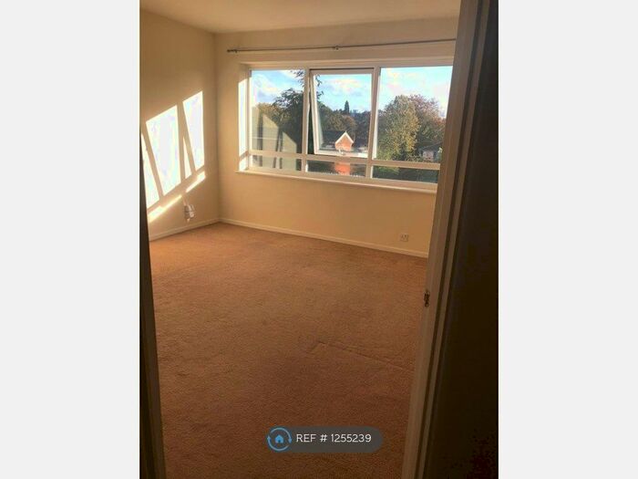 3 Bedroom Flat To Rent In Grange Road, Sutton SM2