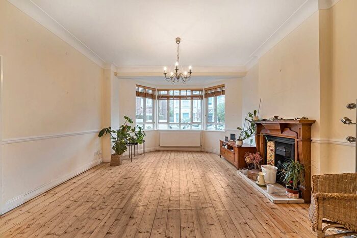 6 Bedroom Semi-Detached House For Sale In Fordwych Road, Cricklewood, London, NW2