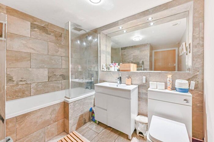 1 Bedroom Flat To Rent In Simpson Close, Thornton Heath, Croydon, CR0