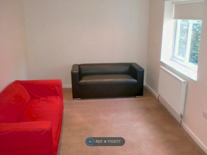 3 Bedroom Semi-Detached House To Rent In St. Michaels Lane, Leeds, LS6