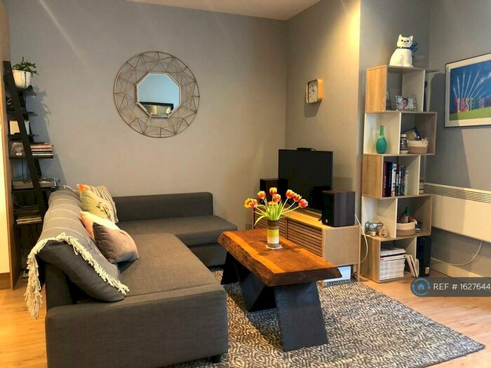 2 Bedroom Flat To Rent In Fyfe House, London, N8