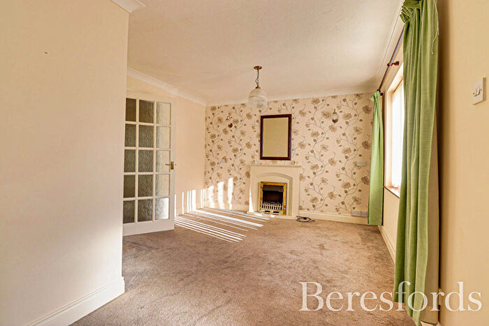 1 Bedroom Bungalow For Sale In Crescent Road, Heybridge, CM9