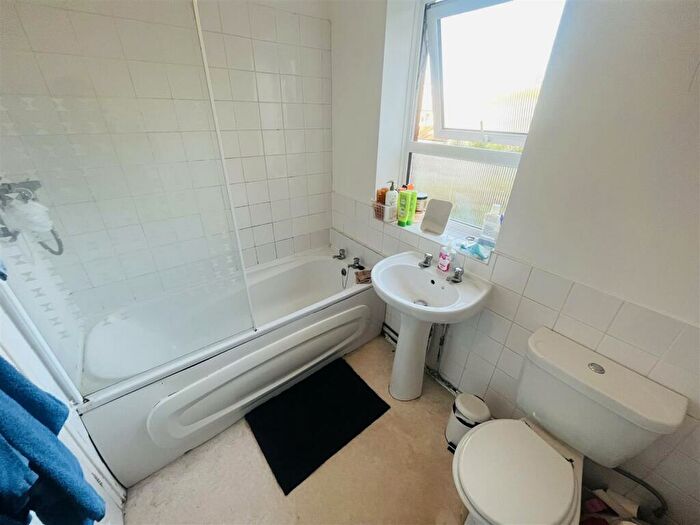 4 Bedroom Semi-Detached House To Rent In B, Brockworth Crescent, PC02