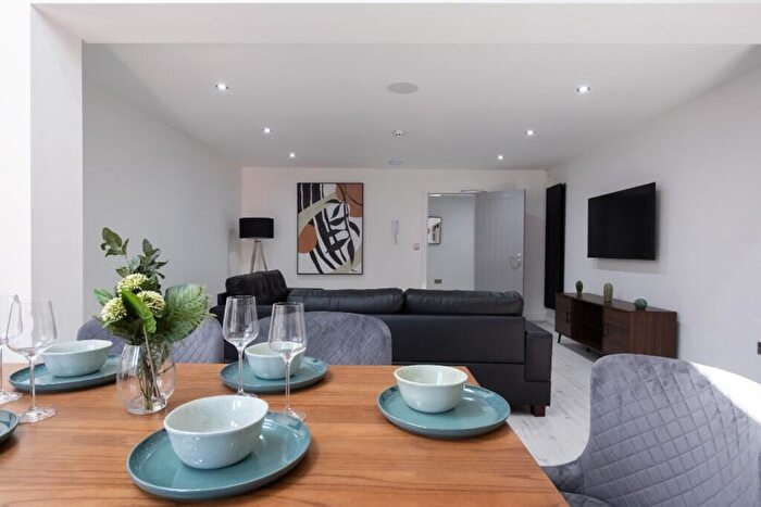 4 Bedroom House To Rent In Avondale Street, Lincoln, LN2