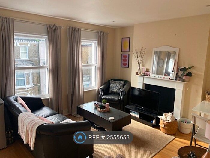 3 Bedroom Flat To Rent In St. Luke's Avenue, London, SW4