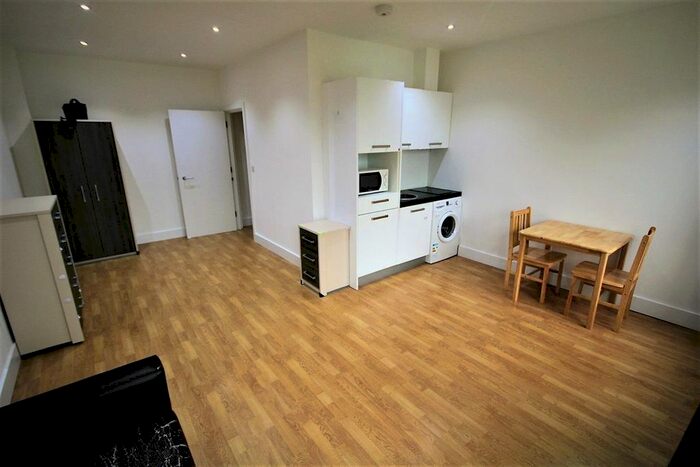 Studio To Rent In Flat, Natwest House, Shenley Road, Borehamwood, WD6