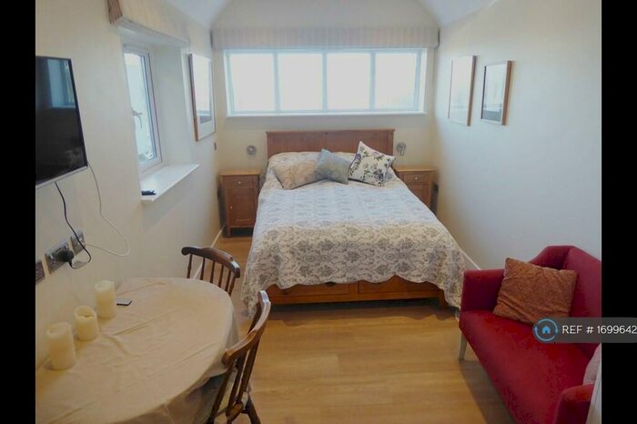 Studio To Rent In Bridge Road, Canterbury, CT4