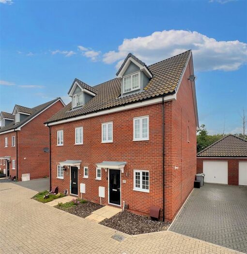 3 Bedroom Semi-Detached House To Rent In Shreeve Road, Blofield, Norwich, NR13