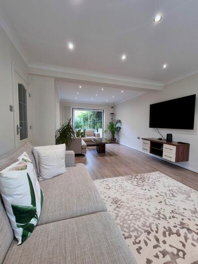 5 Bedroom Terraced House To Rent In The Shruberries, Chigwell, IG7