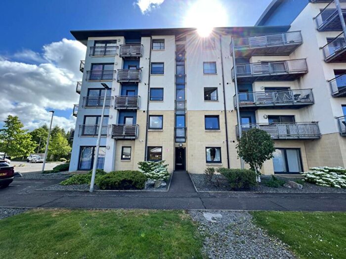 2 Bedroom Flat To Rent In Pefferbank, Edinburgh, EH16