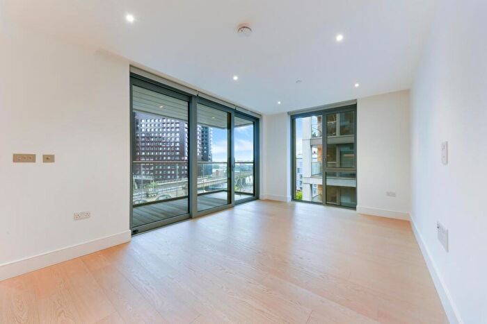 2 Bedroom Apartment To Rent In Kensington House, Prince Of Wales Drive, London, SW11