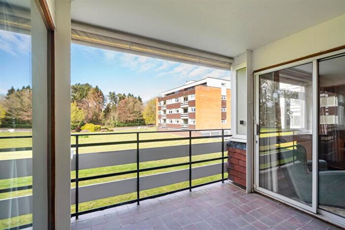 3 Bedroom Flat For Sale In Riverside Drive, Solihull, B91