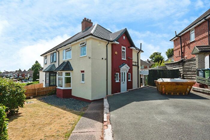 3 Bedroom Semi Detached House For Sale In The Horseshoe, Oldbury, B68