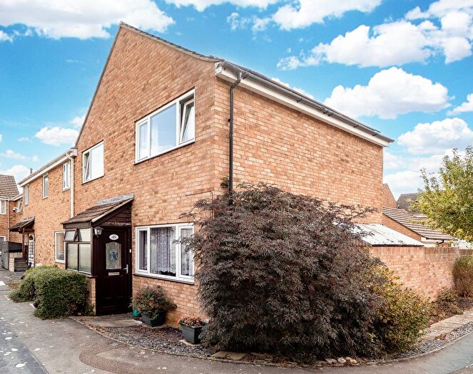 3 Bedroom End Of Terrace House For Sale In Pampas Close, Carterton, Oxfordshire, OX18