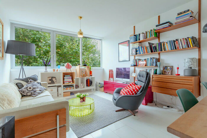 2 Bedroom Apartment To Rent In East Bank, London, N16