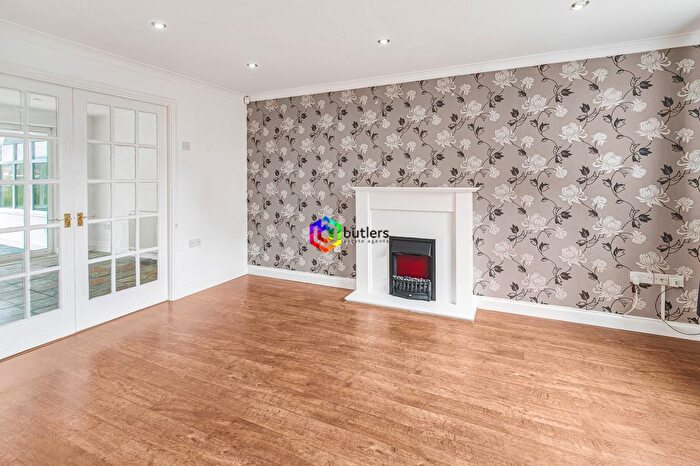 3 Bedroom Town House For Sale In Cygnet Close, Brampton Bierlow, S63