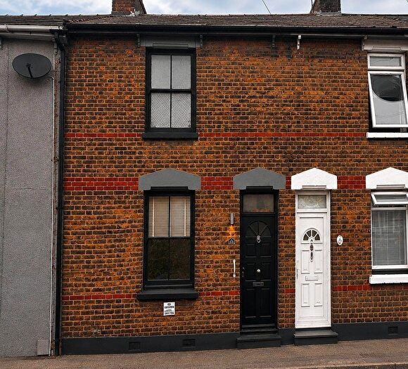2 Bedroom Terraced House For Sale In Sidney Road, Rochester, ME1