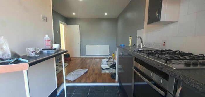 2 Bedroom End Of Terrace House To Rent In Neal Avenue, Southall, UB1