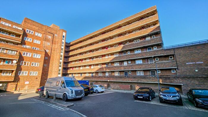 1 Bedroom Flat For Sale In Mabbett House, Nightingale Place, Woolwich Common, SE18