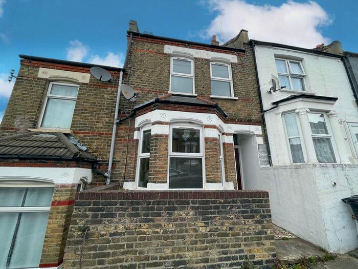 3 Bedroom Terraced House To Rent In Majendie Road, London, SE18