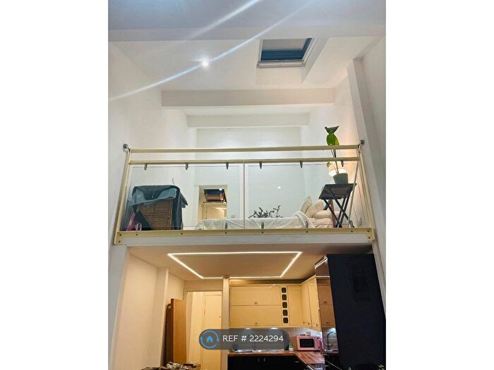 1 Bedroom Flat To Rent In Manhattan Building, London, E3