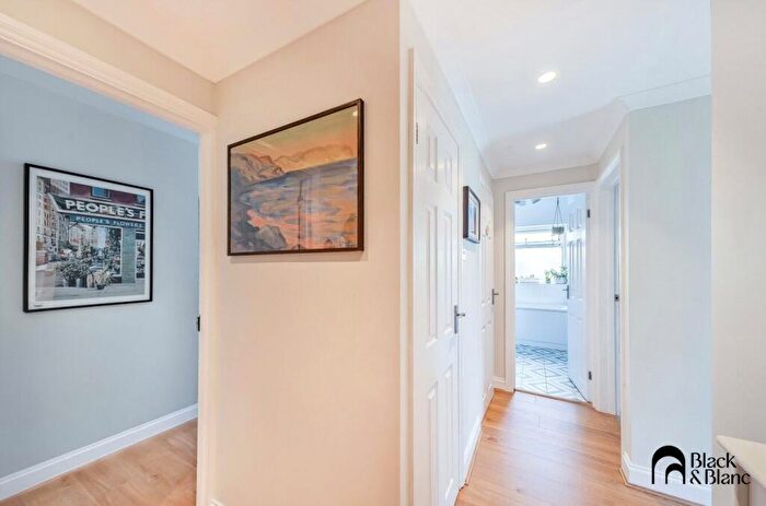 2 Bedroom Apartment For Sale In Silverwood Close, Beckenham, BR3
