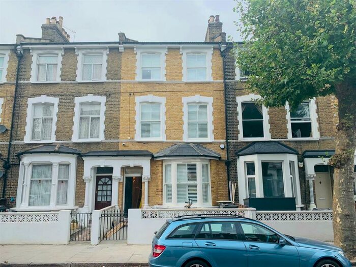 5 Bedroom House To Rent In Linscott Road, Hackney, E5
