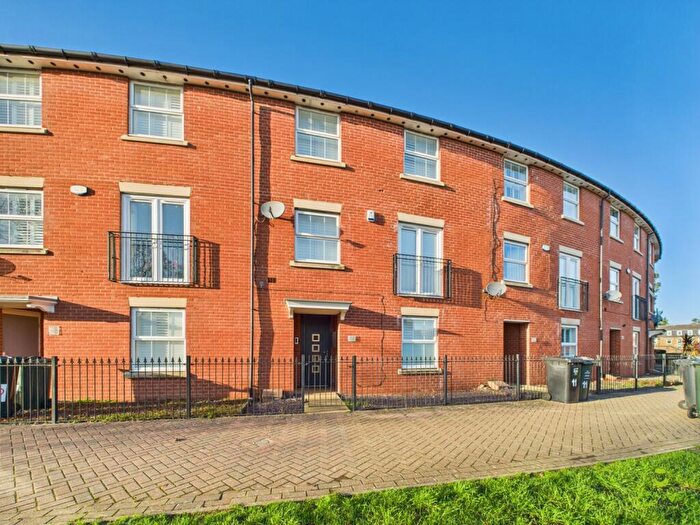 5 Bedroom Town House For Sale In Pinewood Place, Dartford, Kent, DA2