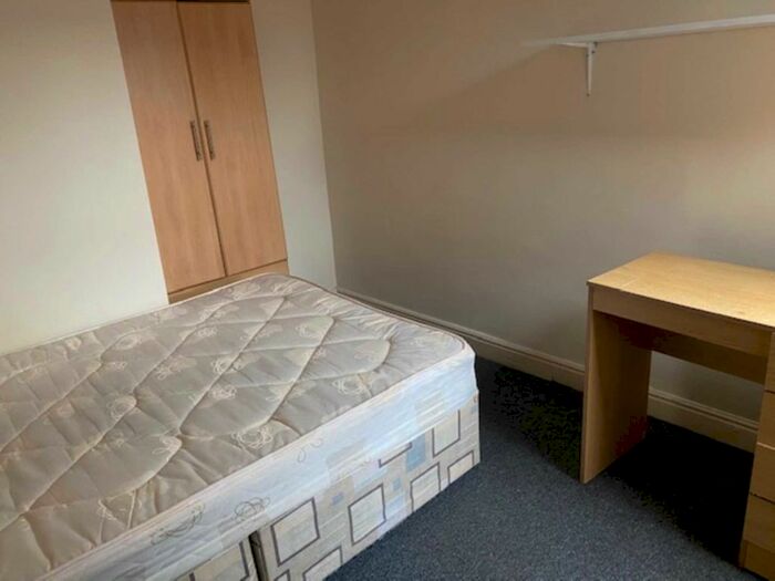 4 Bedroom Terraced House To Rent In Landcross Road, Fallowfield, M14