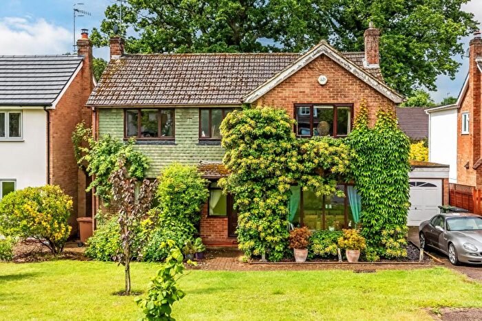 4 Bedroom Detached House For Sale In Henchley Dene, Guildford, Surrey, GU4
