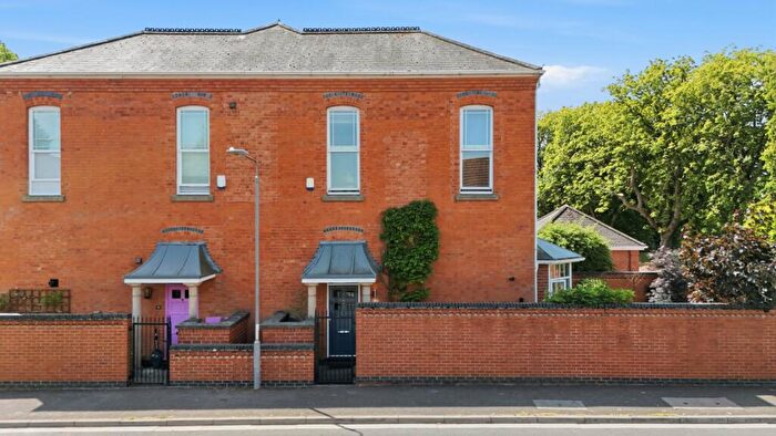 3 Bedroom End Of Terrace House For Sale In Buckingham Drive, Upper Saxondale, Radcliffe, Nottinghamshire, NG12