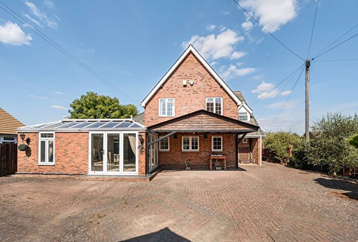 3 Bedroom Detached House For Sale In Tewkesbury Road, Coombe Hill, Gloucester, Gloucestershire, GL19