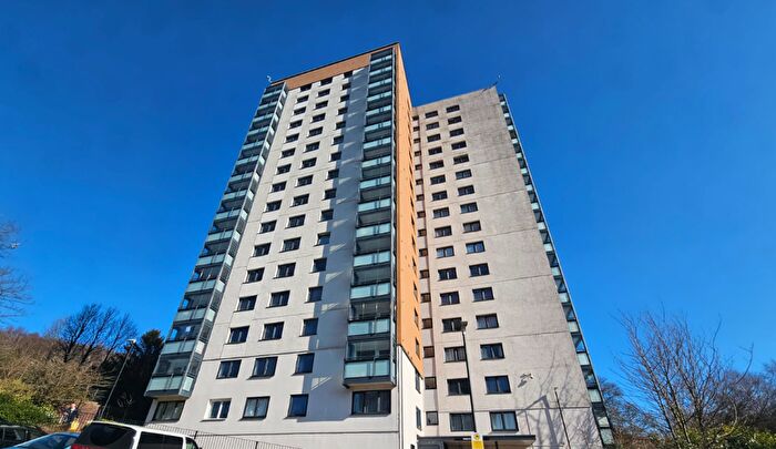 1 Bedroom Apartment To Rent In Wheatley Court, Halifax, West Yorkshire, HX2