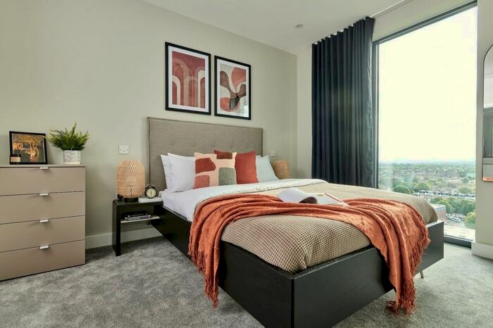 2 Bedroom Flat To Rent In Thomas Layton Way, Brentford, TW8