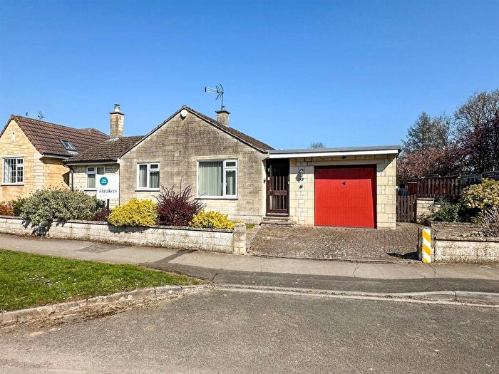 2 Bedroom Detached Bungalow For Sale In Pembroke Green, Lea, SN16