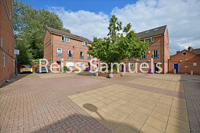 6 Bedroom Semi-Detached House To Rent In Ambassador Square, Canary Wharf, Isle Of Dogs, Docklands, London, E14