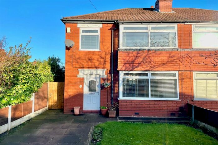 3 Bedroom Semi-Detached House To Rent In Ilkley Crescent, Reddish, SK5