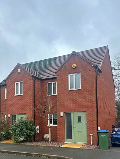 3 Bedroom Semi Detached House For Sale In John Brooks Avenue, Smethwick, B66