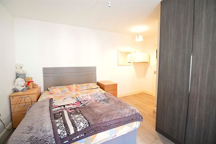 2 Bedroom Flat To Rent In Chancellor House, Farnburn Avenue, Slough, Berkshire, SL1