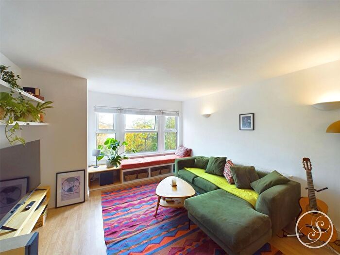 2 Bedroom Flat To Rent In Westfield Terrace, Leeds, LS7