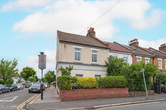 2 Bedroom Flat For Sale In Northwood Road, Thornton Heath, CR7