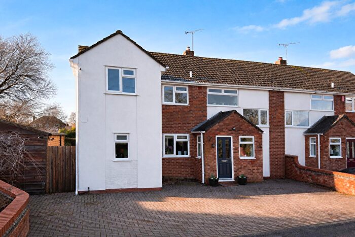 4 Bedroom Semi-Detached House For Sale In Park Close, Claverdon, CV35