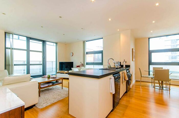 2 Bedroom Flat To Rent In Manilla Street, Canary Wharf, London, E14