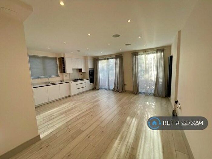 1 Bedroom Flat To Rent In The Firs, Kingston-Upon-Thames, KT1