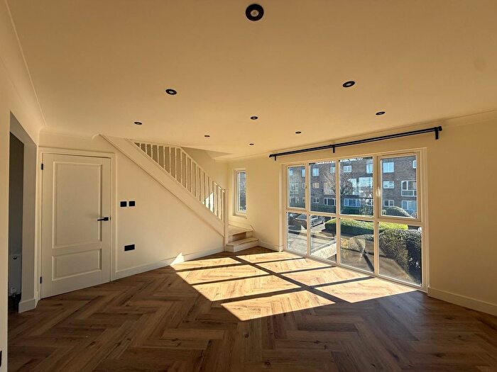 2 Bedroom Maisonette To Rent In Leyburn Gardens, Croydon, CR0